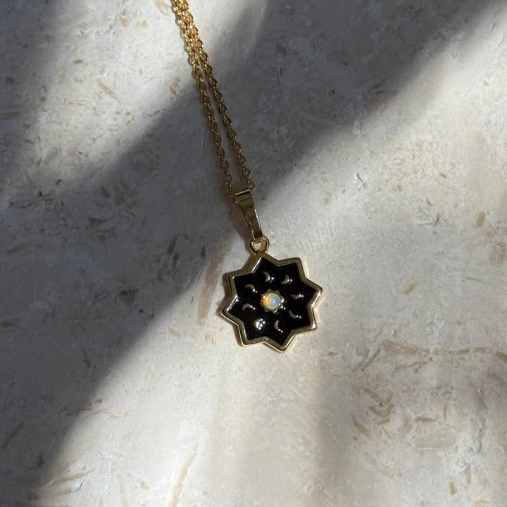 Moonwake Ketting voor wholesale door Little Bird Charleston, LLC