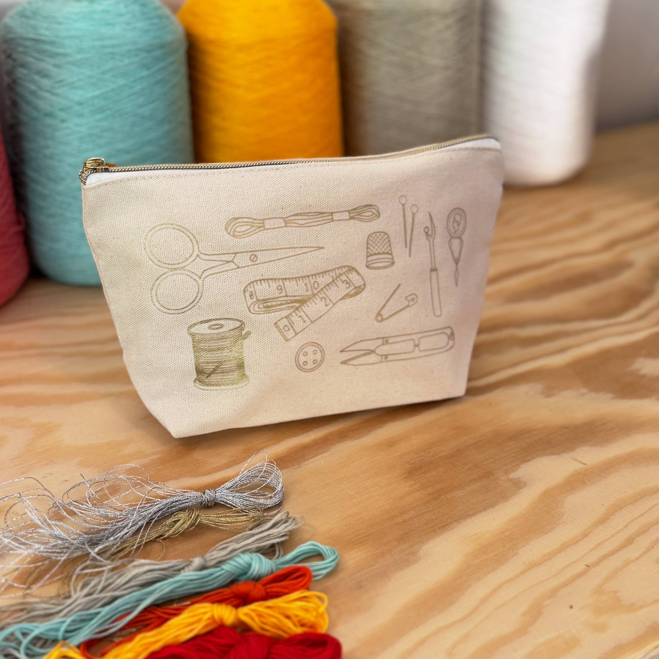 Chasing Threads – wholesale Embroidery/cross-stitch supplies – Stitch Your Craft Tools Zip Pouch - Embroidery Kit wash bag6