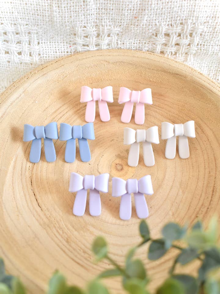 Borchie a fiocco semplici per la vendita all'ingrosso da parte di Dusty Rose Creations