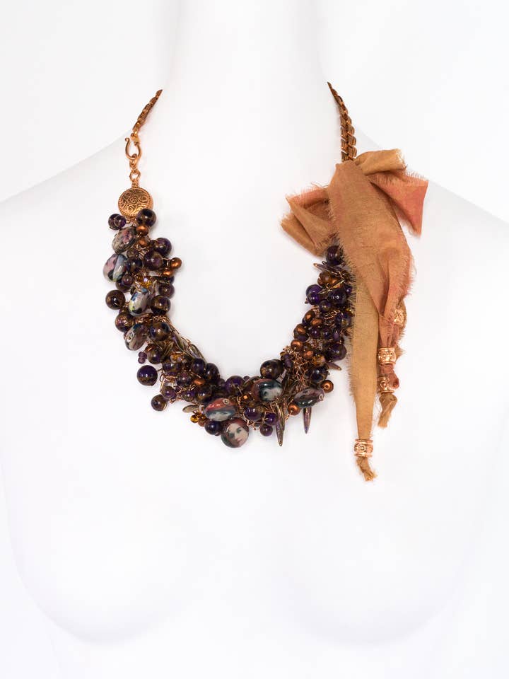 Handgefertigte Schmuckstücke - Mehrsträngige Perlen-Statement-Kette für den Großhandel von A Silk Purse