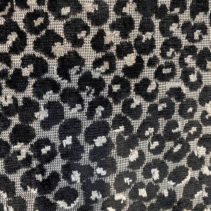 Fancy Styles Fabric – Großhandel Stoff – NEU Baron Clyde Neuheit Italienische Leopardenpolsterung Chenille Samt Grau Schwarz und Weiß