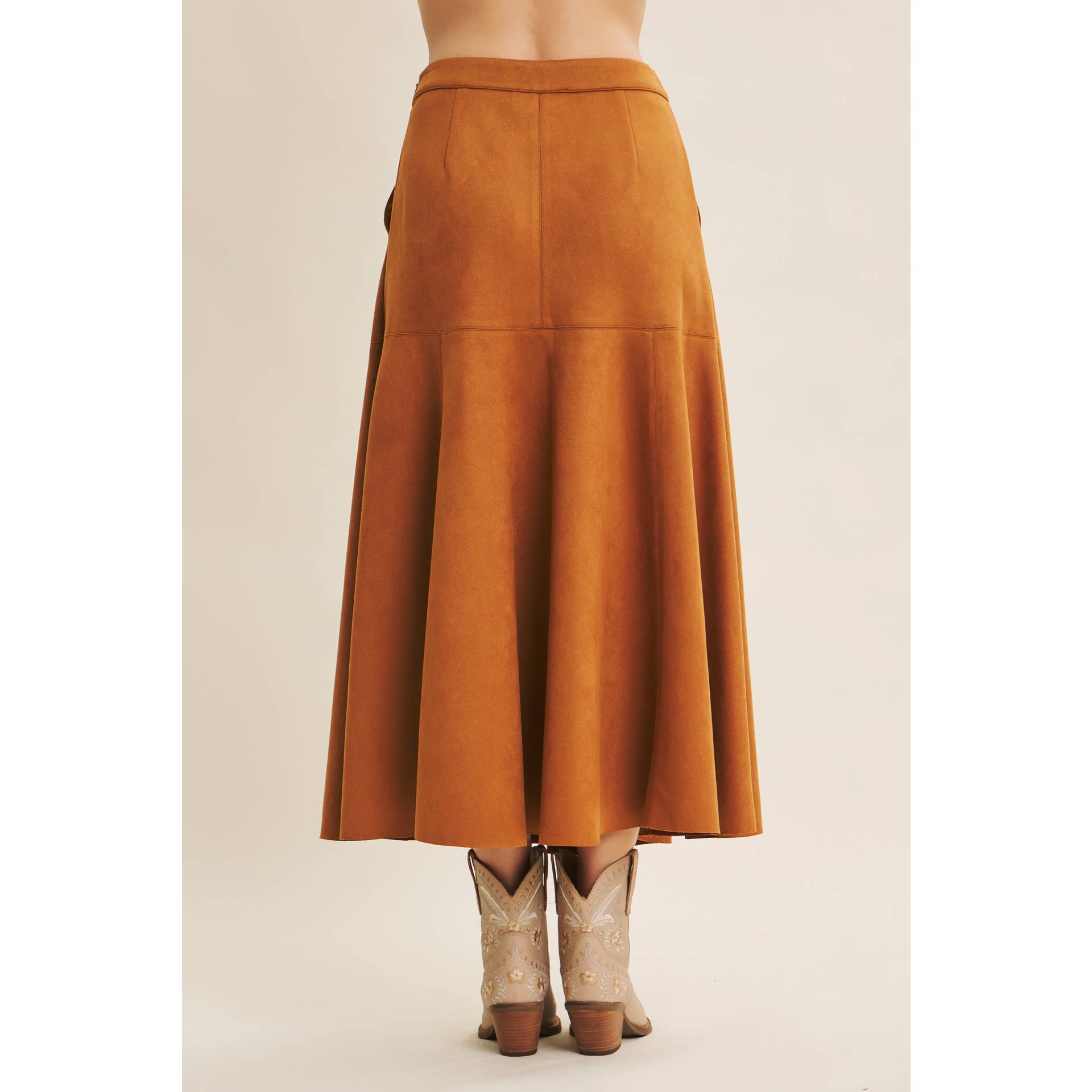 in february – wholesale Kjol - Dam – VEGANSK MOCKA PANELERAD A-LINJE MIDI-KJOL12