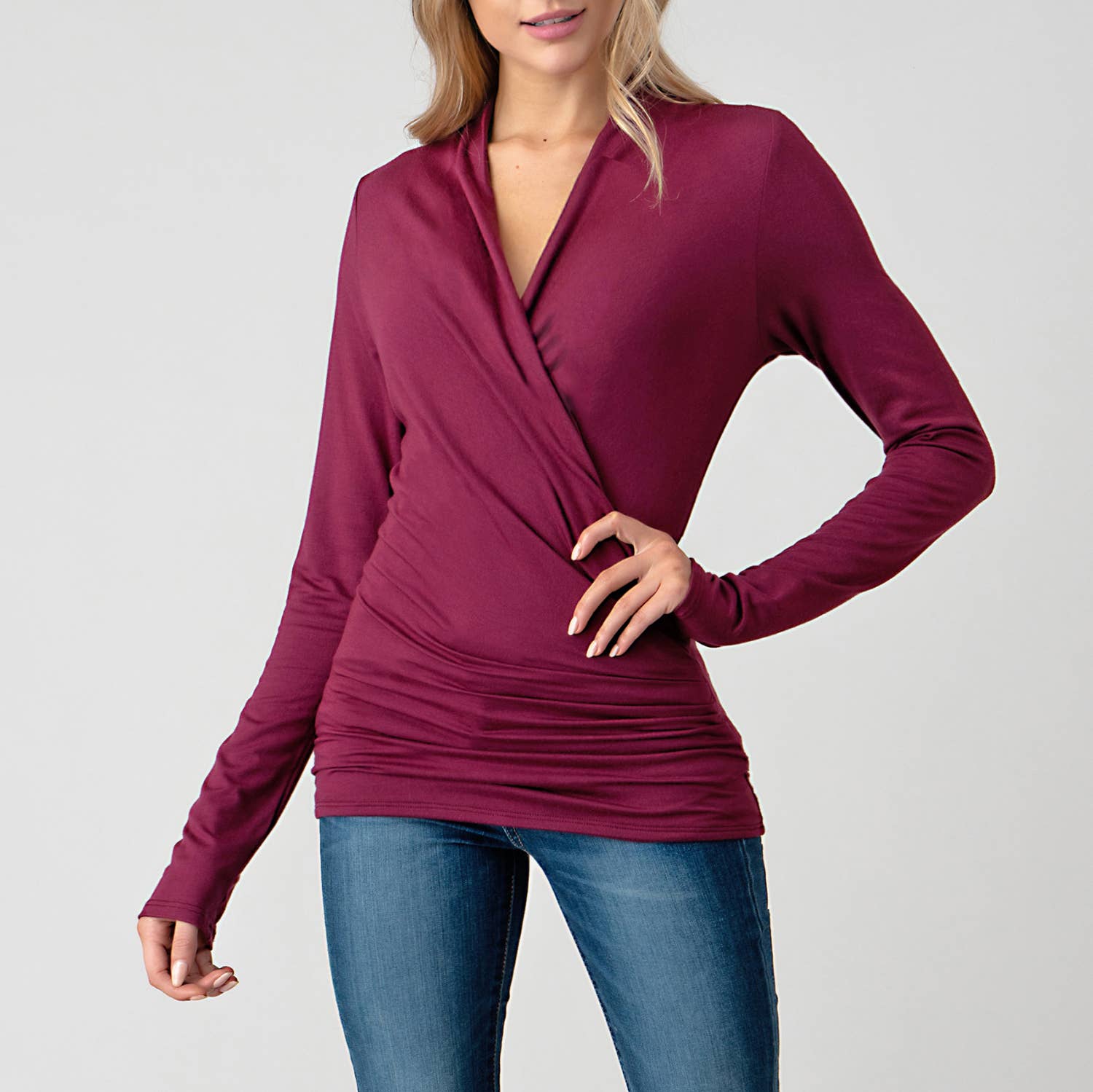 Heimious – Engroshandel Strikket top - Dame – Heimious fitted modal jersey bluse med slå-om, lange ærmer og plisserede detaljer16