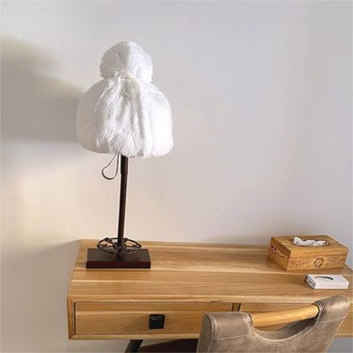 White fake fur lampshade, medium model for wholesale by LES SCULPTEURS DU LAC