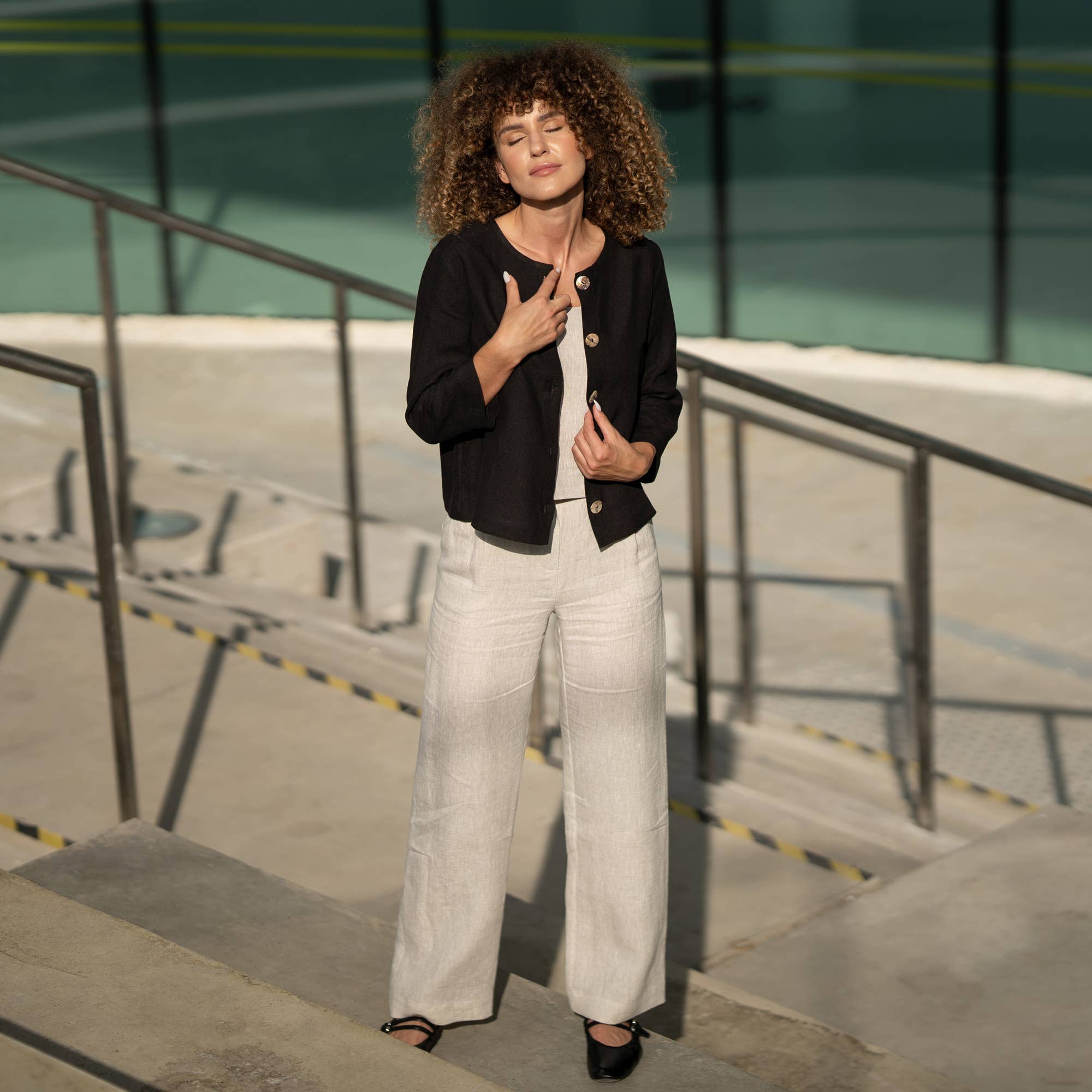 menique - Vendita all'ingrosso Giacca - Donna - Giacca da donna in lino con bottoni Alice - Blazer in lino nero8