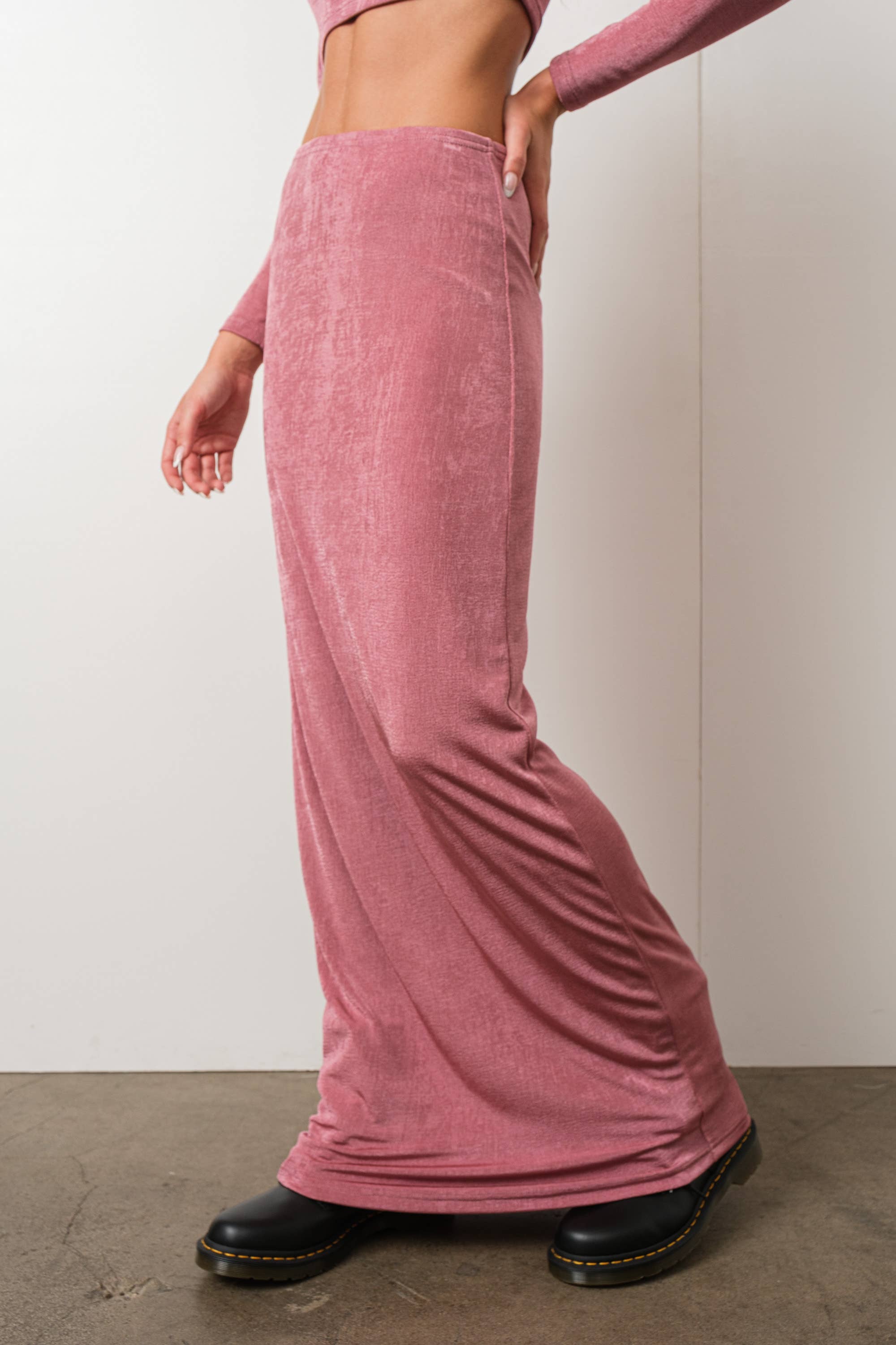 Pretty Garbage – Saia - Mulher por atacado – Saia Maxi de Malha Slinky – Elegante e Pronta para Boutique1