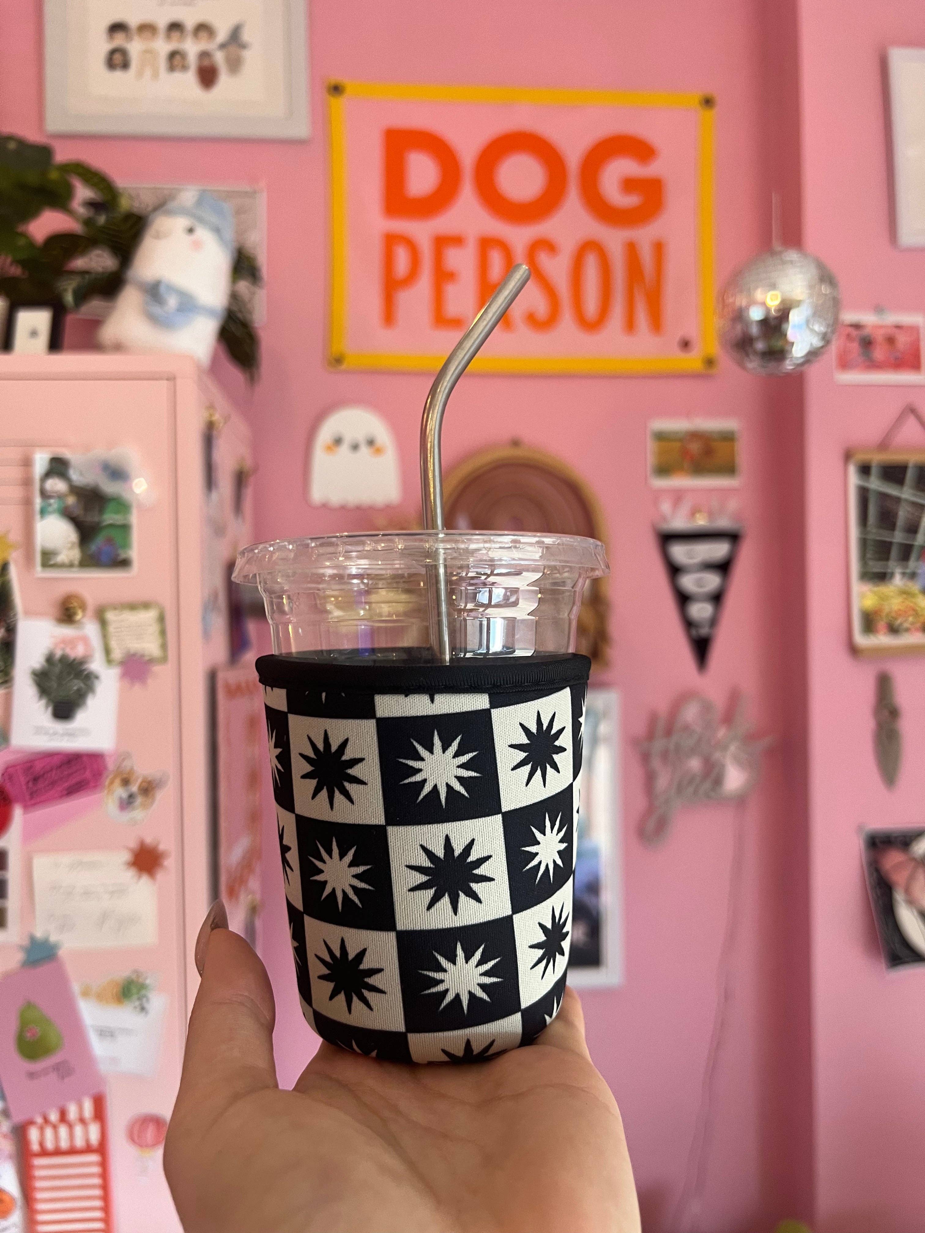 Jollie Ollie Designs - Venta al por mayor Fundas para recipientes de bebida - Funda de café a cuadros con forma de estrella negra1