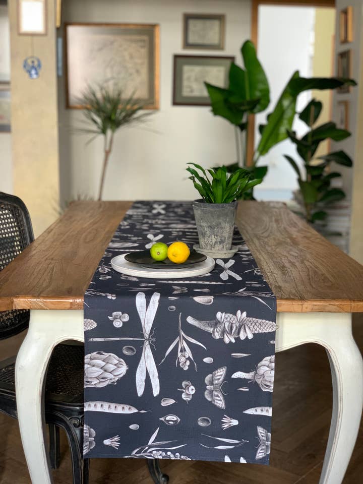 Table runner, 100% cotton, printed | Seeds Carbon for wholesale by Hortensias Home