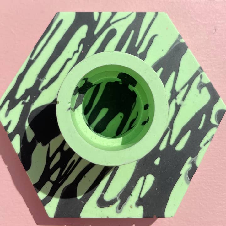 Portavelas - Graffiti negro y verde para venta al por mayor de Made By Robyn