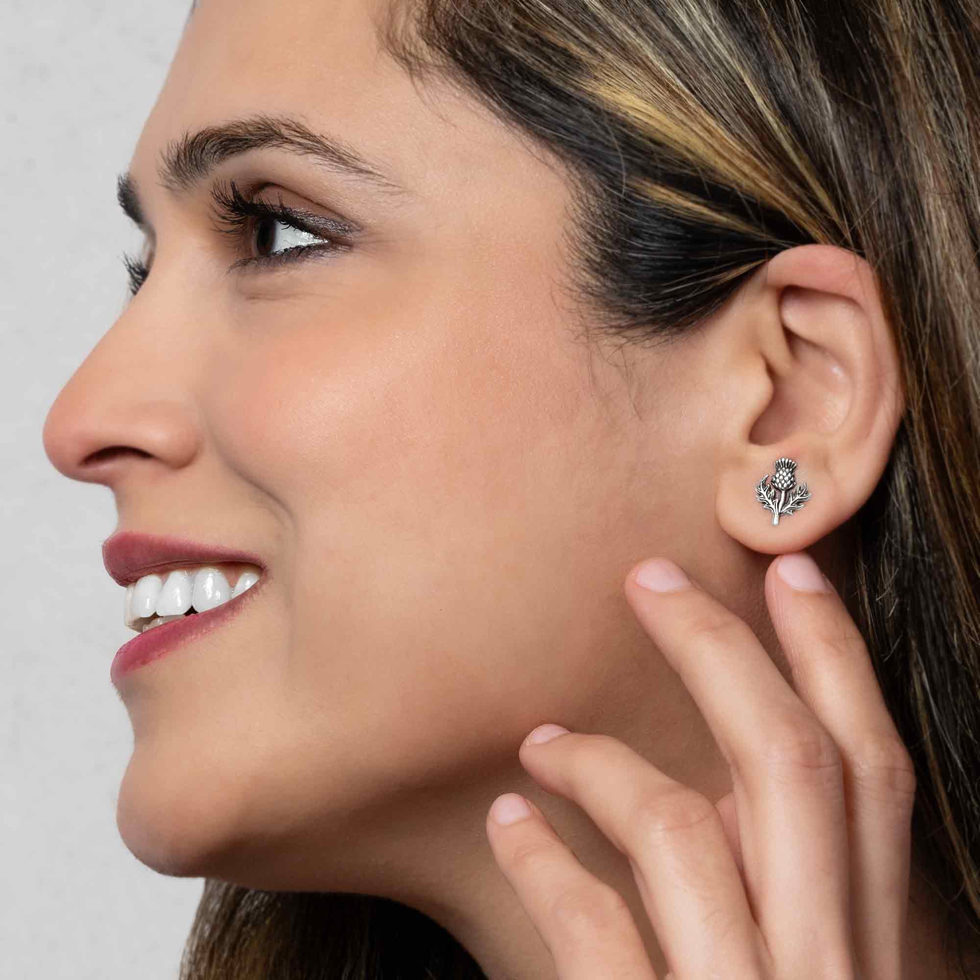 Nina Designs – wholesale Solitärörhängen – Silver- eller bronsörhängen i form av tredimensionell tistel, 13x11 mm1