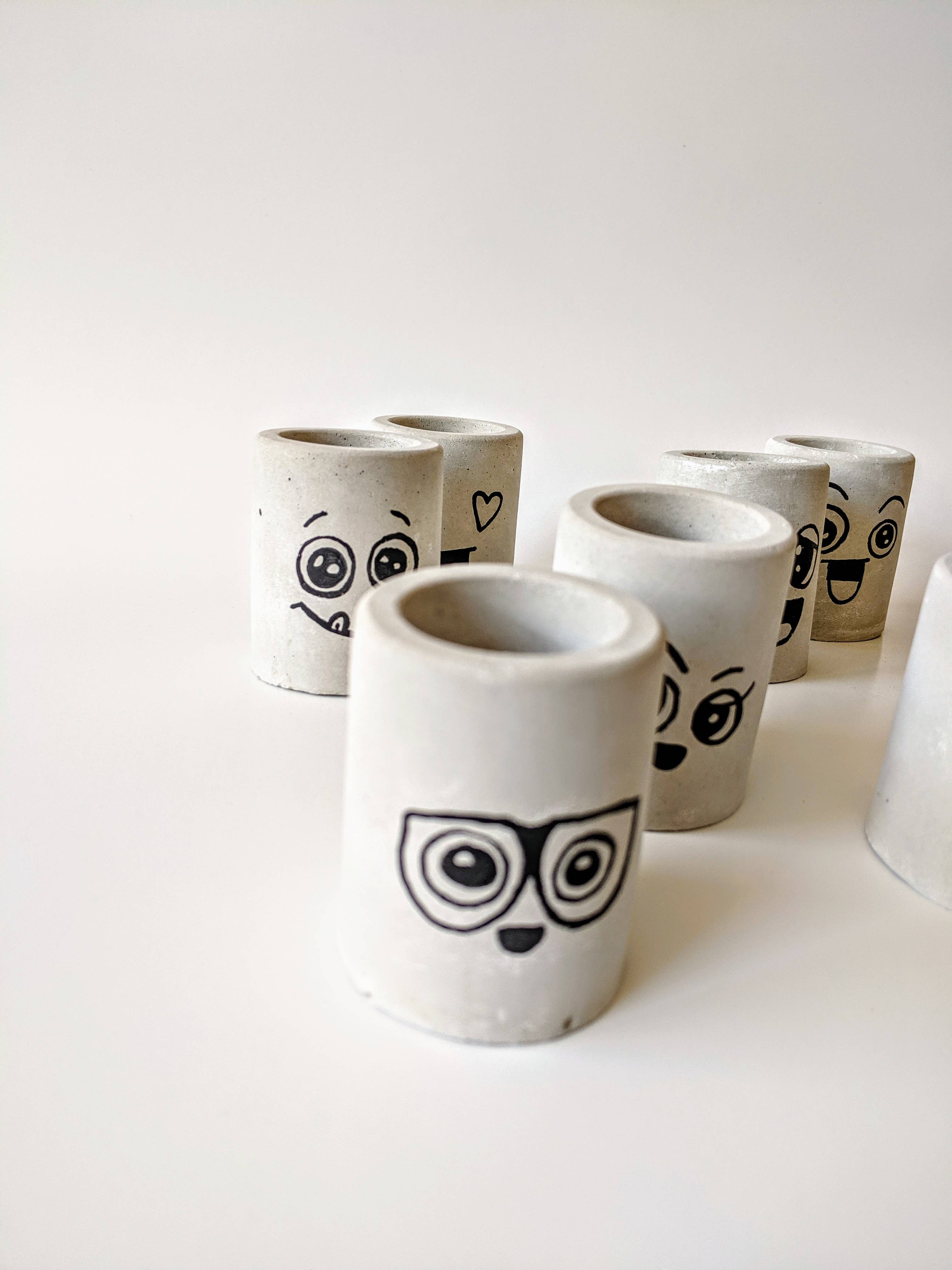 ForgottenProperty - Wholesale Plant Pot - Emoji Mini Concrete Planter1