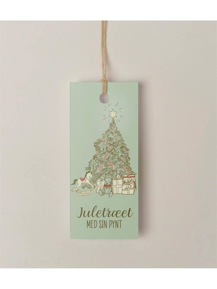 Juletræet med sit pynt - Hangtag for wholesale by Mouse and Pen Illustration ApS