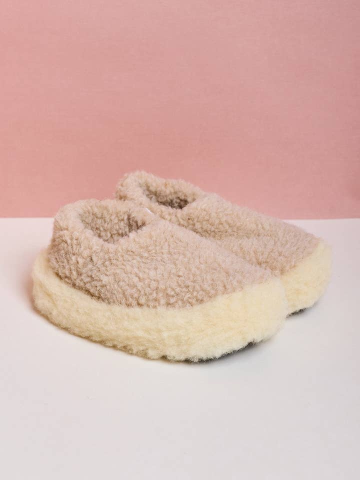 Kurze Wollhausschuhe - Beige for wholesale by Garden State Candles