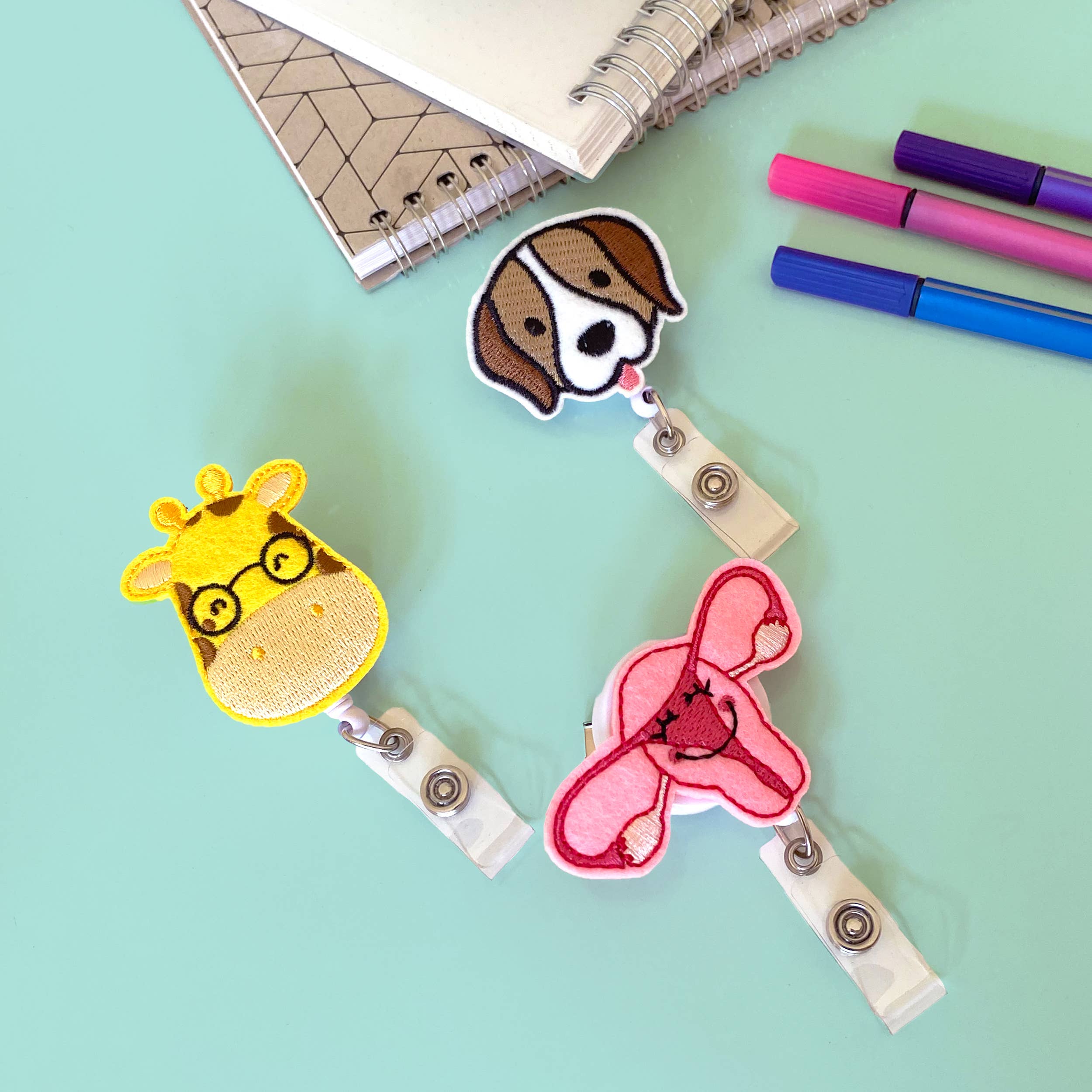 Nurseology – wholesale Kortaccessoar - Dam – Uterus | Sjuksköterska Badge Reel Holder4