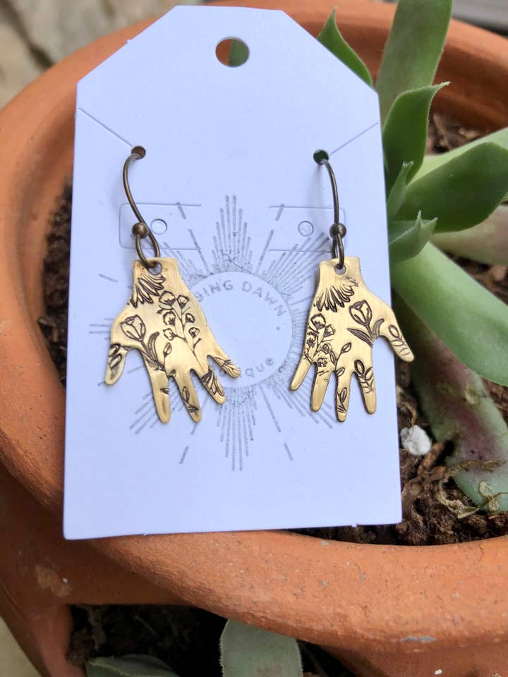 Botaniske håndøreringe for engroshandel hos Rising Dawn Boutique