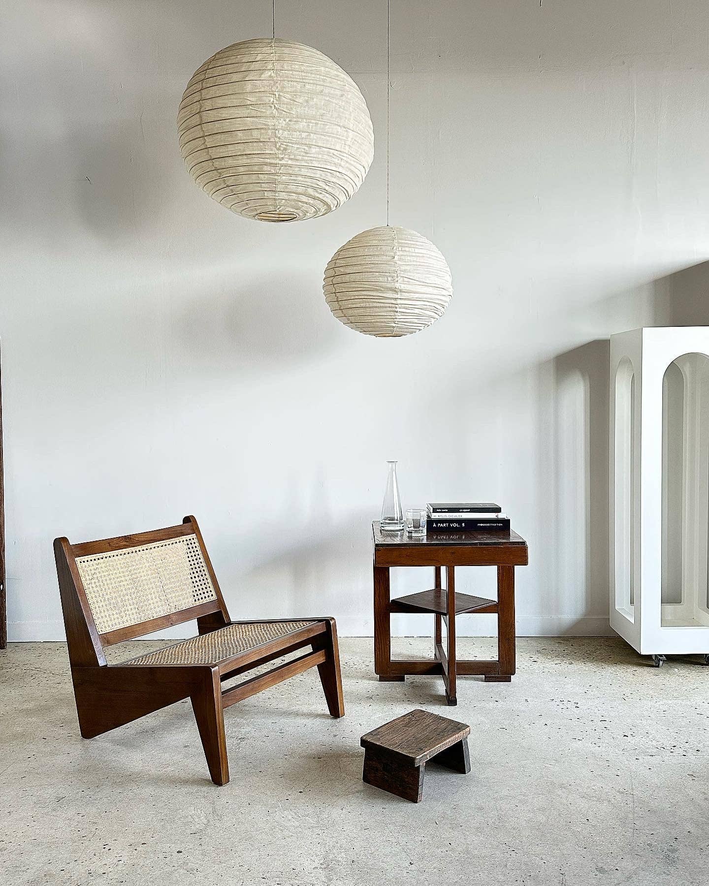 Office Objets - Wholesale Chandelier/Hanging Light - Medium round Japanese-style pendant light in rattan and natural linen D:4053