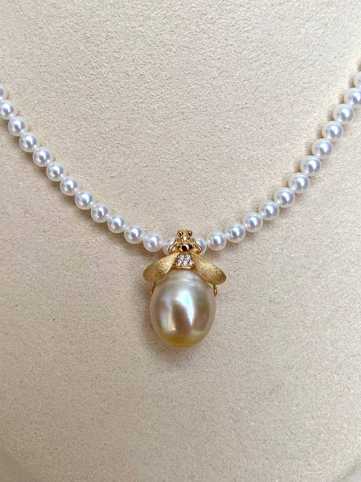 15.5mm Golden South Sea Baroque Pearl Pendant Brushed Bee for wholesale by b29