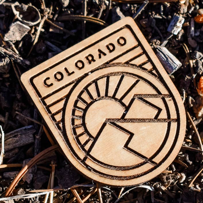 Aimant en bois personnalisable - Insigne Lever de Soleil pour la vente par Pine + Ember