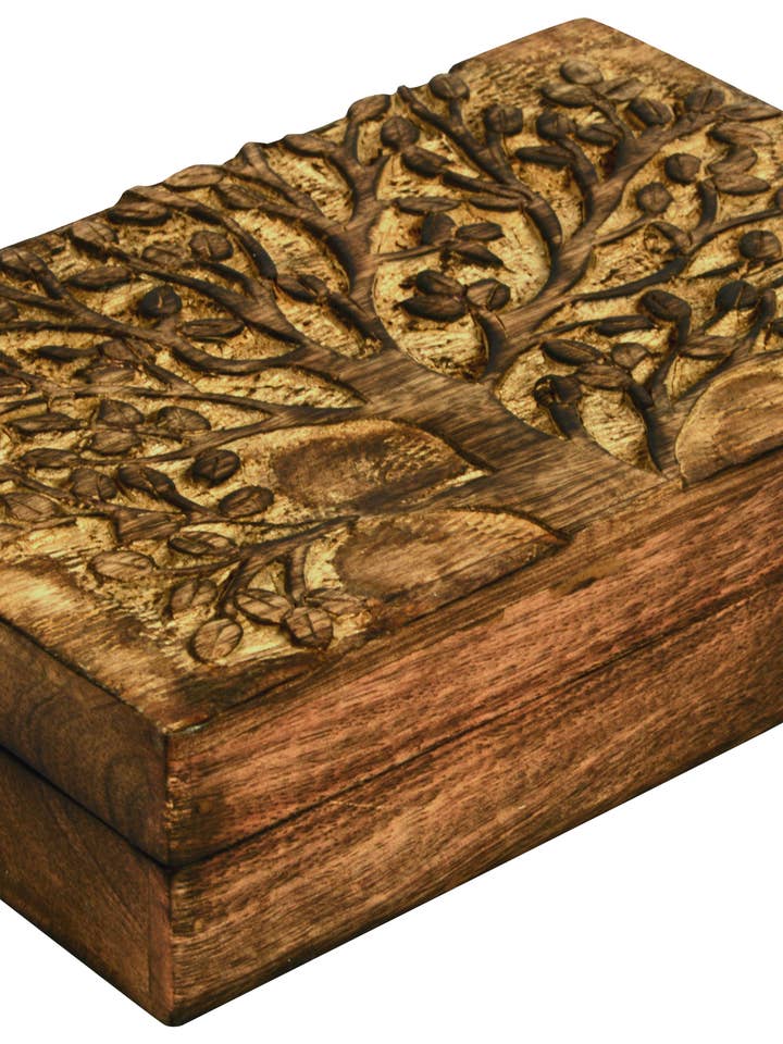 Boîte en bois de manguier | Motif sculpté pour la vente par Indigo Sutra