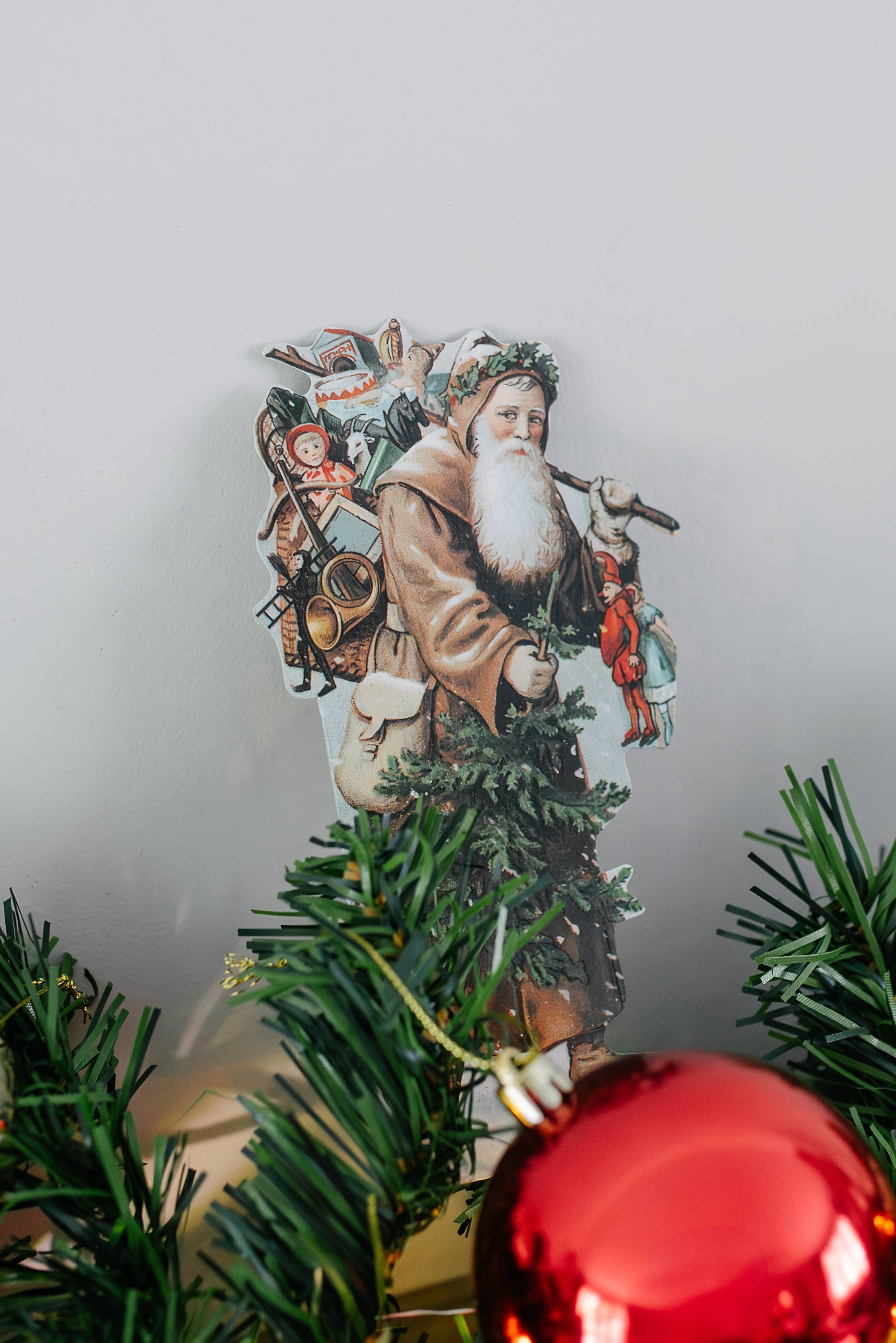 Mamelok - Wholesale Christmas Card - FATHER CHRISTMAS, TREE,TOYS NOSTALGIC CHRISTMAS CARD1