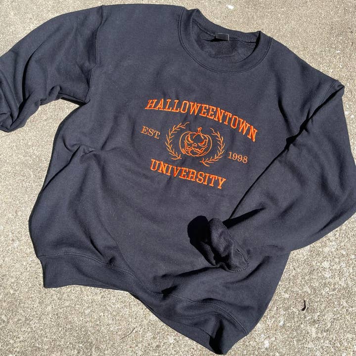 Felpa girocollo nera Halloweentown per la vendita all'ingrosso da parte di Rags Revived