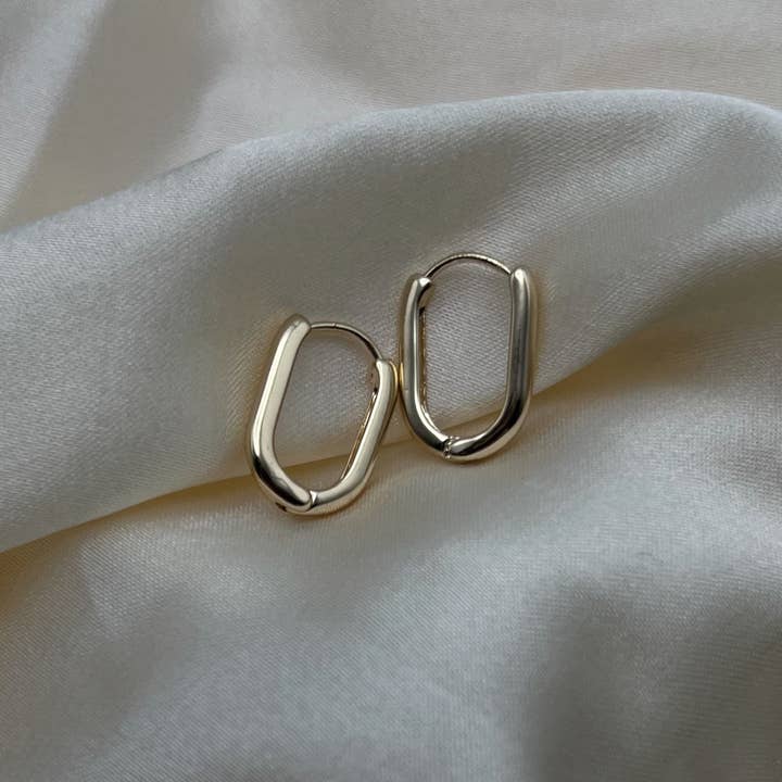 Howard's - Wholesale Hoop Earrings - Link Huggie Hoop Earrings5