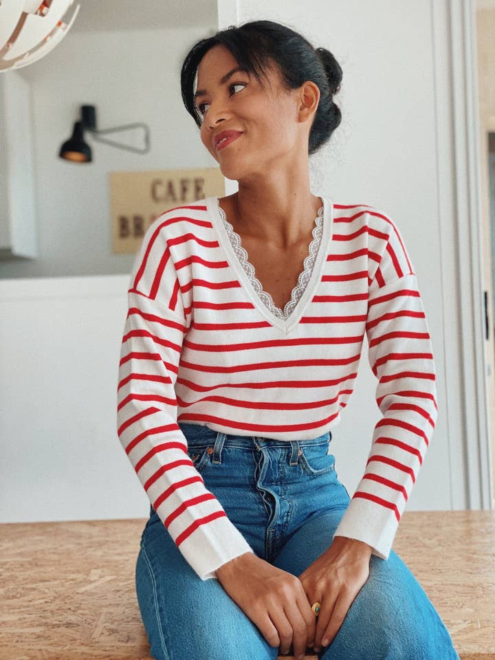 Suéter Will branco com listras vermelhas estilo marinheiro por atacado de Berthie