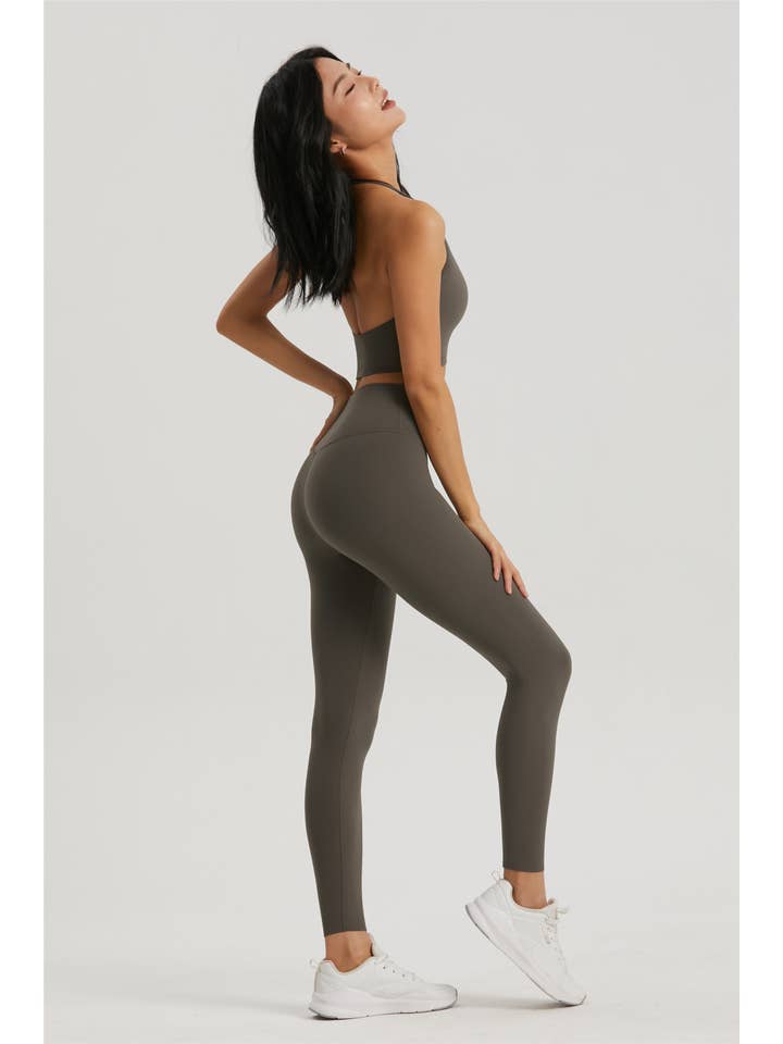 91thelabel – Großhandel Sportbekleidungsset – Damen – Daphne Lycra® Neckholder-Sport-BH & Leggings-Set10