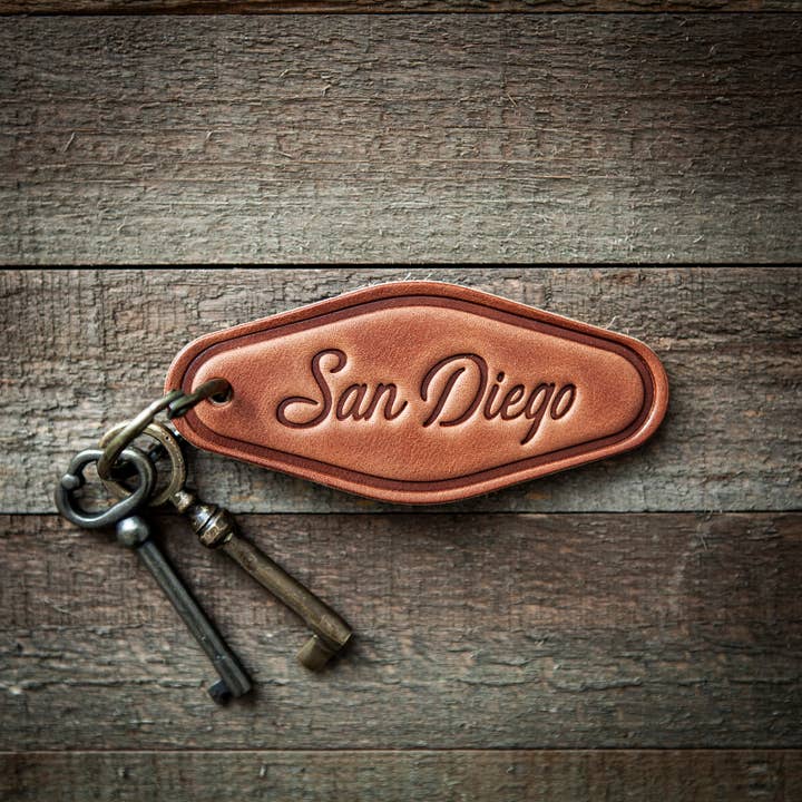 San Diego California Script Läder Nyckelring Motellstil för wholesale av Sugarhouse Leather