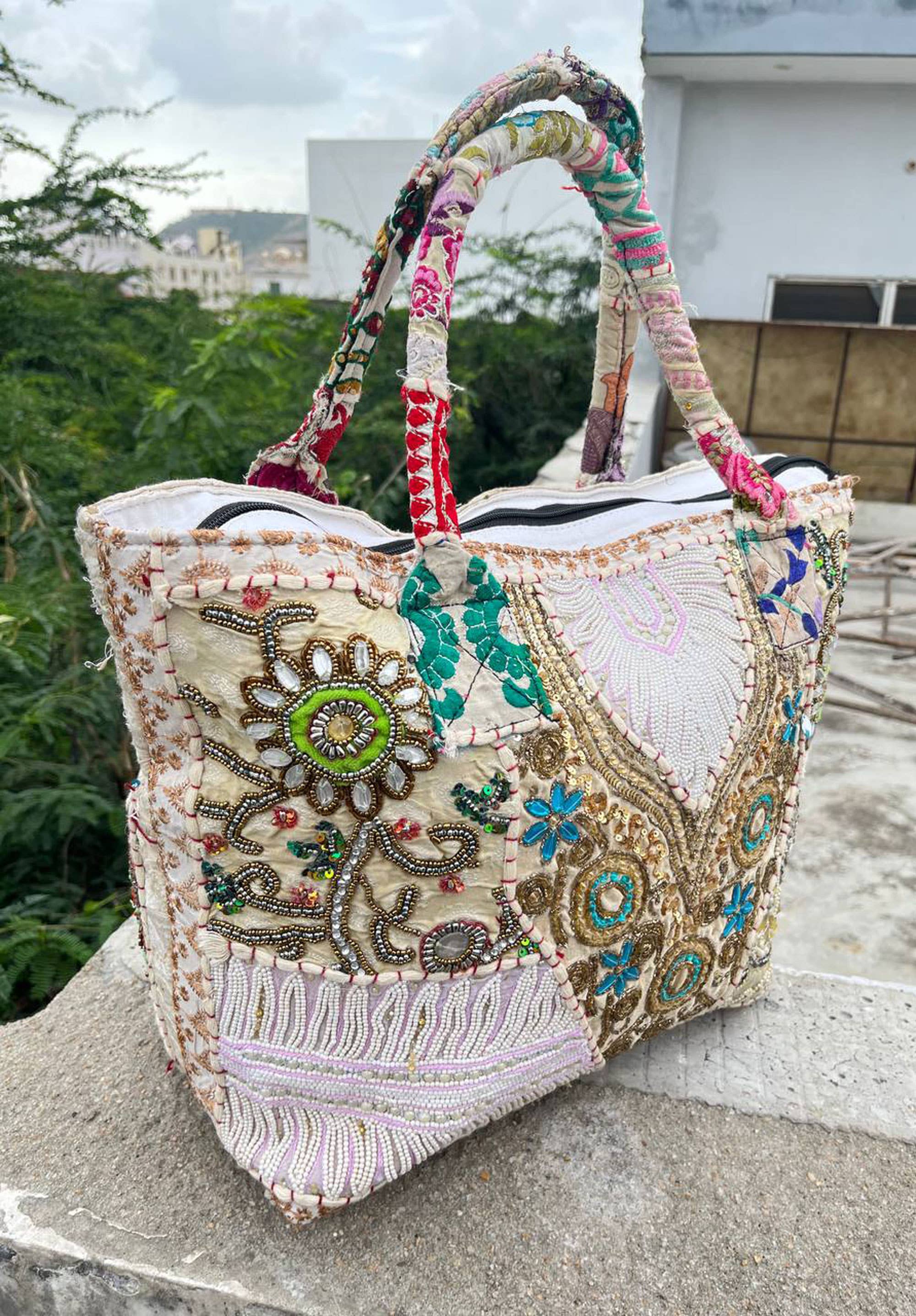 GYPSY STUDIO – Bolsa de ombro – Mulher por atacado – Saco de Ombro Médio com Trabalho de Fios Zari, Trabalho de Missangas e Khambaadiya1