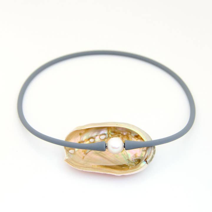 Woman Shops World – wholesale Beaded/pearl necklace – Janis The Pearl Silicone + Pearl Necklaces, Waterproof17