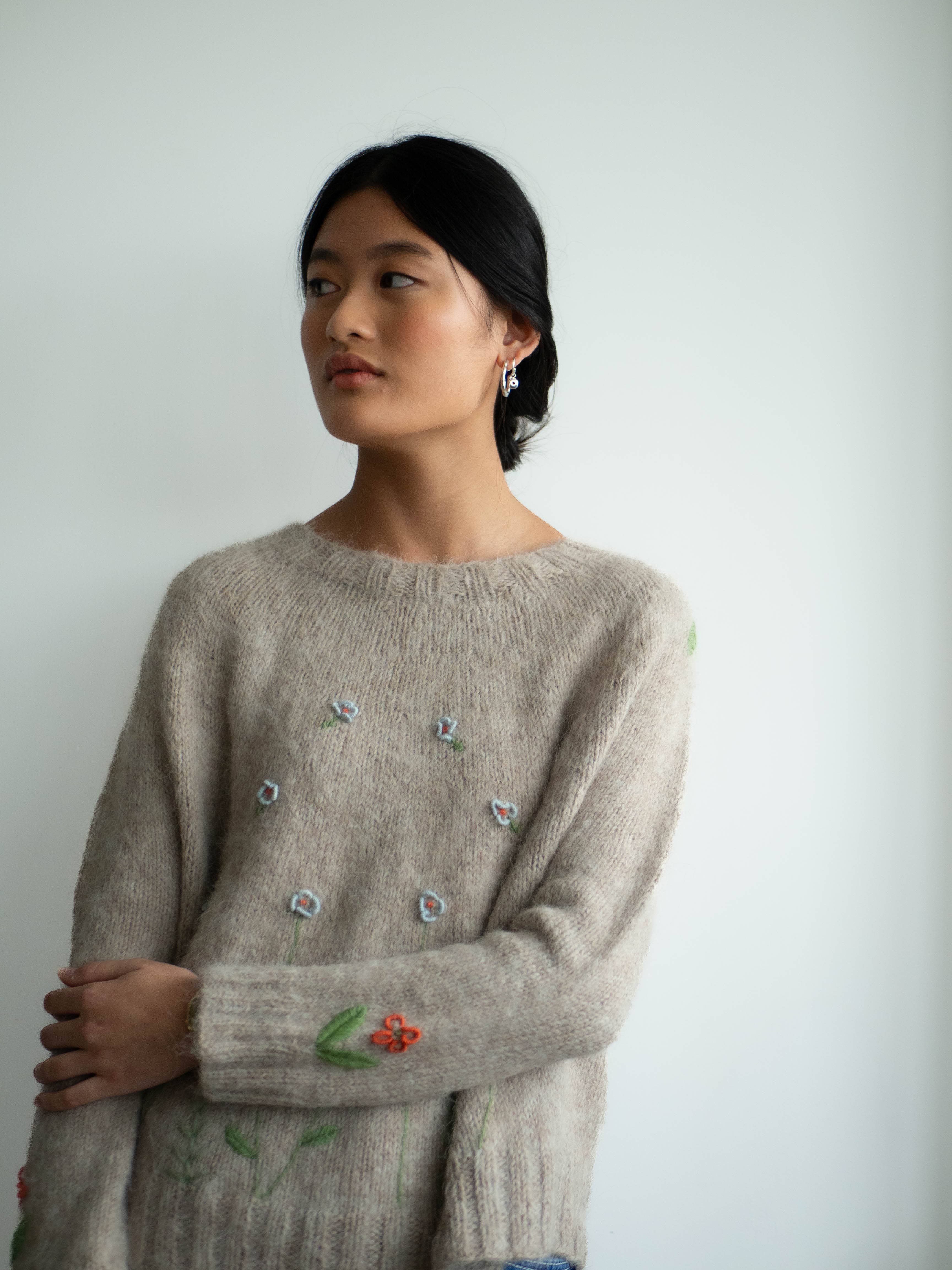 Lalura - Venta al por mayor Jersey de punto - Mujer - Swoncho bordado por Studio Variopinto6