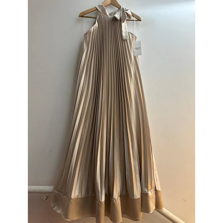 7207/61118 Abito lungo plissettato e ulteriori Risultati per glamorous abbigliamento all'ingrosso. Resi gratuiti e termini di pagamento a 60 giorni su Faire in tendenza su Faire.