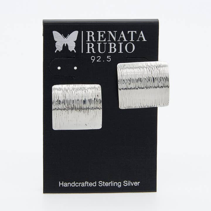 Böjd rektangel med linjerad textur örhängen i sterlingsilver för wholesale av Renata Rubio 92.5