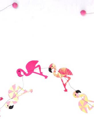 5ft Paper Garland, flamingo for wholesale by Giftsland