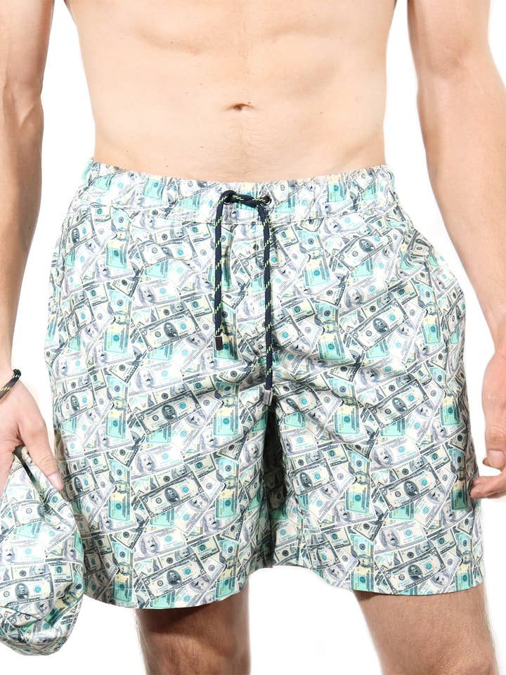 Argent et moustaches pour la vente par Luchiano Visconti