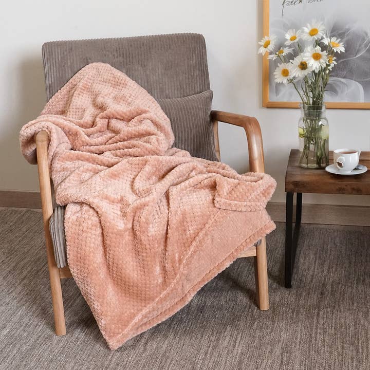 Blush Super Soft Throw 100% Recycled for wholesale by Maison Lilo