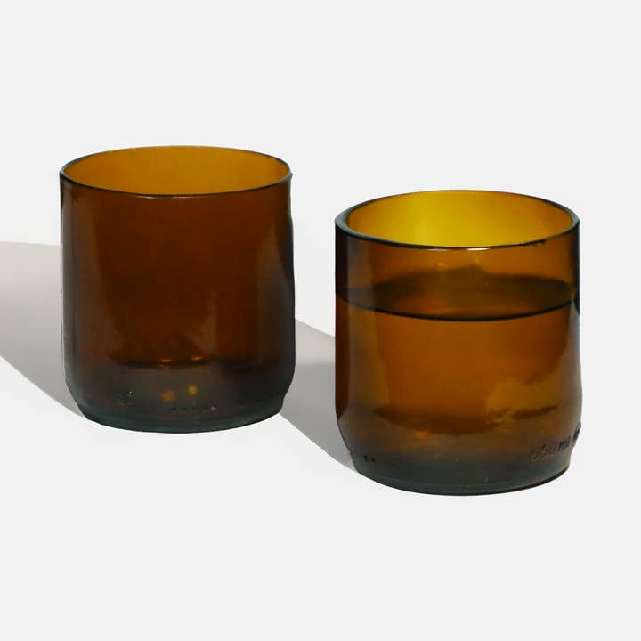 Verres à boire en bouteille de vin ambré pour la vente par Mosa