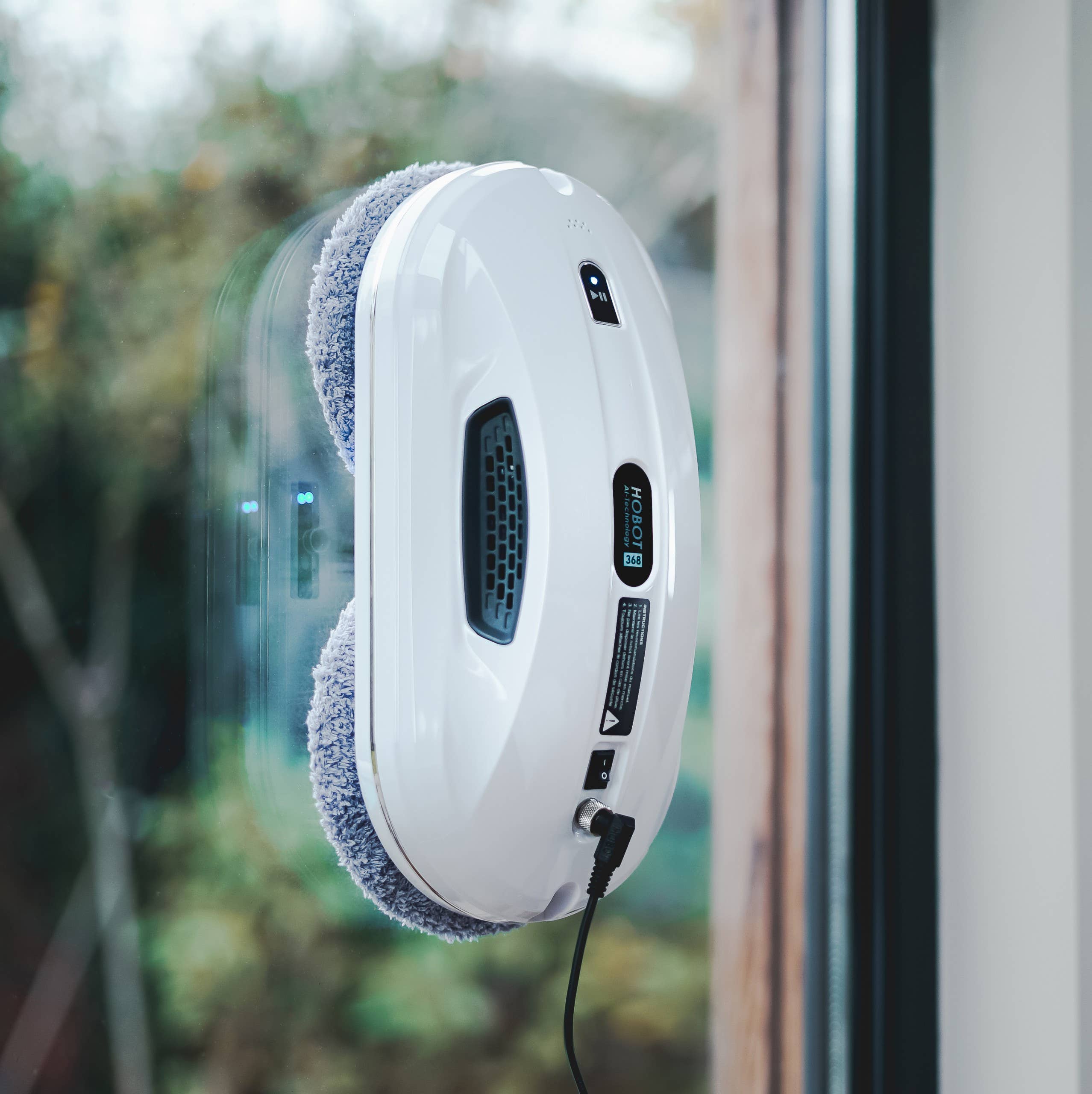 Eziclean - Vente Appareil technologique portable - Robot lave-vitres EZIclean® Hobot 3686