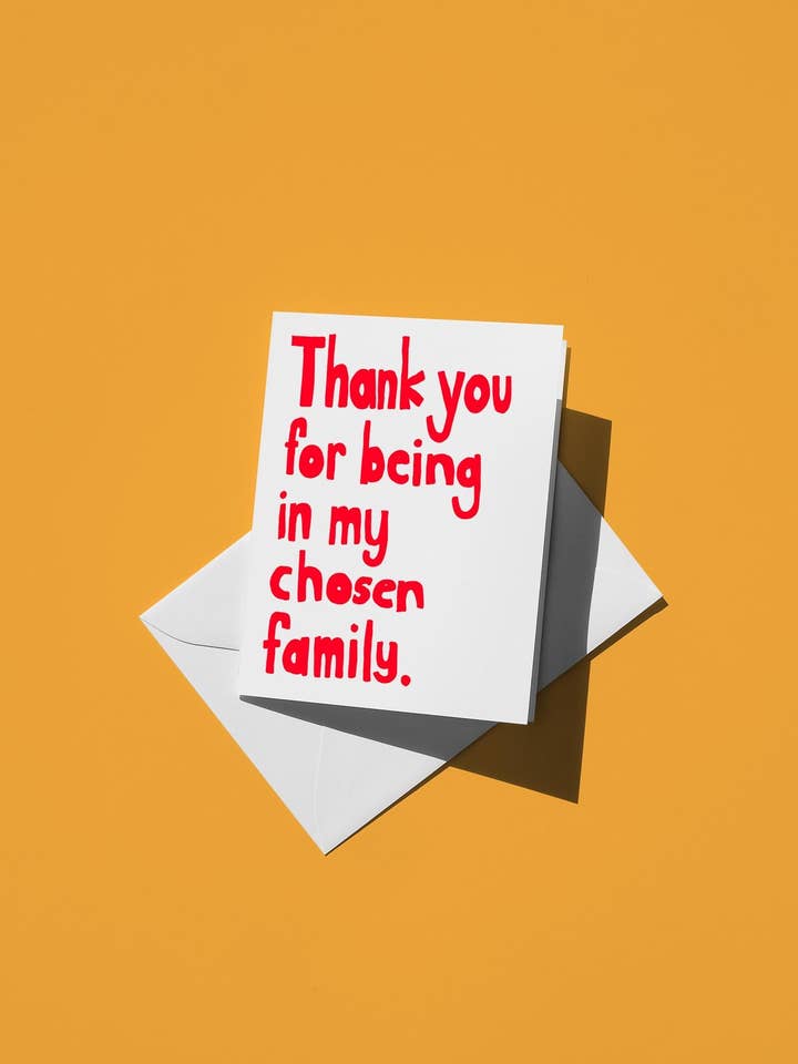 Biglietto di auguri LGBTQ sentito - Semplice e dolce nota di ringraziamento alla famiglia scelta - Regalo per amici e famiglia, celebrazione del mese dell'orgoglio per la vendita all'ingrosso da parte di semiserious studio