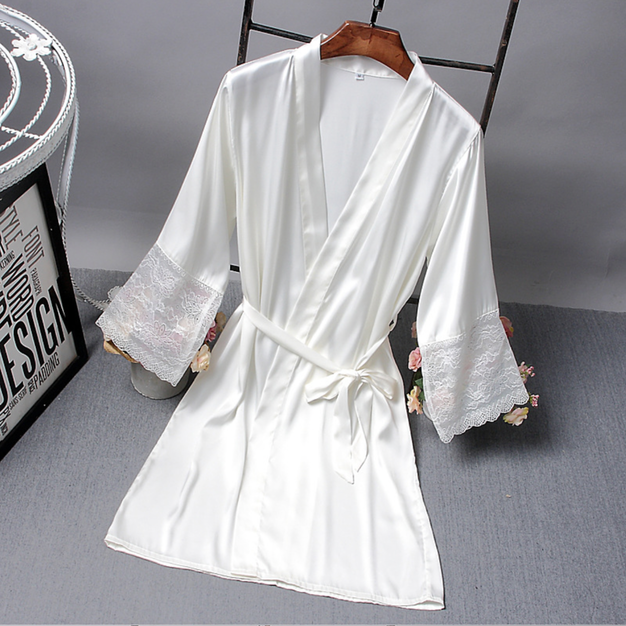 DrifWoo – Robe - Mulher por atacado – Robe de Cetim Branco com Mangas de Renda – Noiva & Spa0