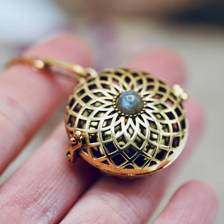 Kaali Boutique - Wholesale Pendant/Charm Necklace - Labradorite Bola Necklace for Pregnant Woman, Baby Shower Gift7