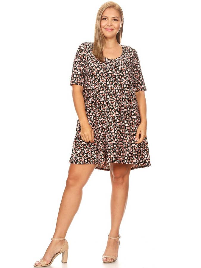 VIBE Apparel Co – wholesale Klänning - Dam – Plus mörk blommig borstad sväng klänning12