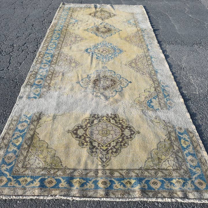Tapete Geométrico Feito à Mão em Bege e Azul, Tapete Clássico de 5x12,5 Pés por atacado de Vintage Rugs Loom