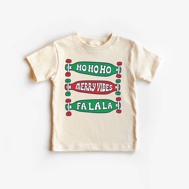 Chemise de Noël Merry Vibes Ho Ho Ho pour tout-petits et jeunes pour la vente par Benny & Ray Apparel