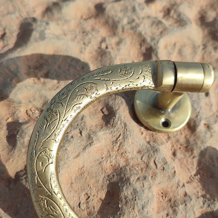 Porte-serviettes en laiton fabriqué à la main pour mur de salle de bain pour la vente par MARRAKECH METACRAFT LTD