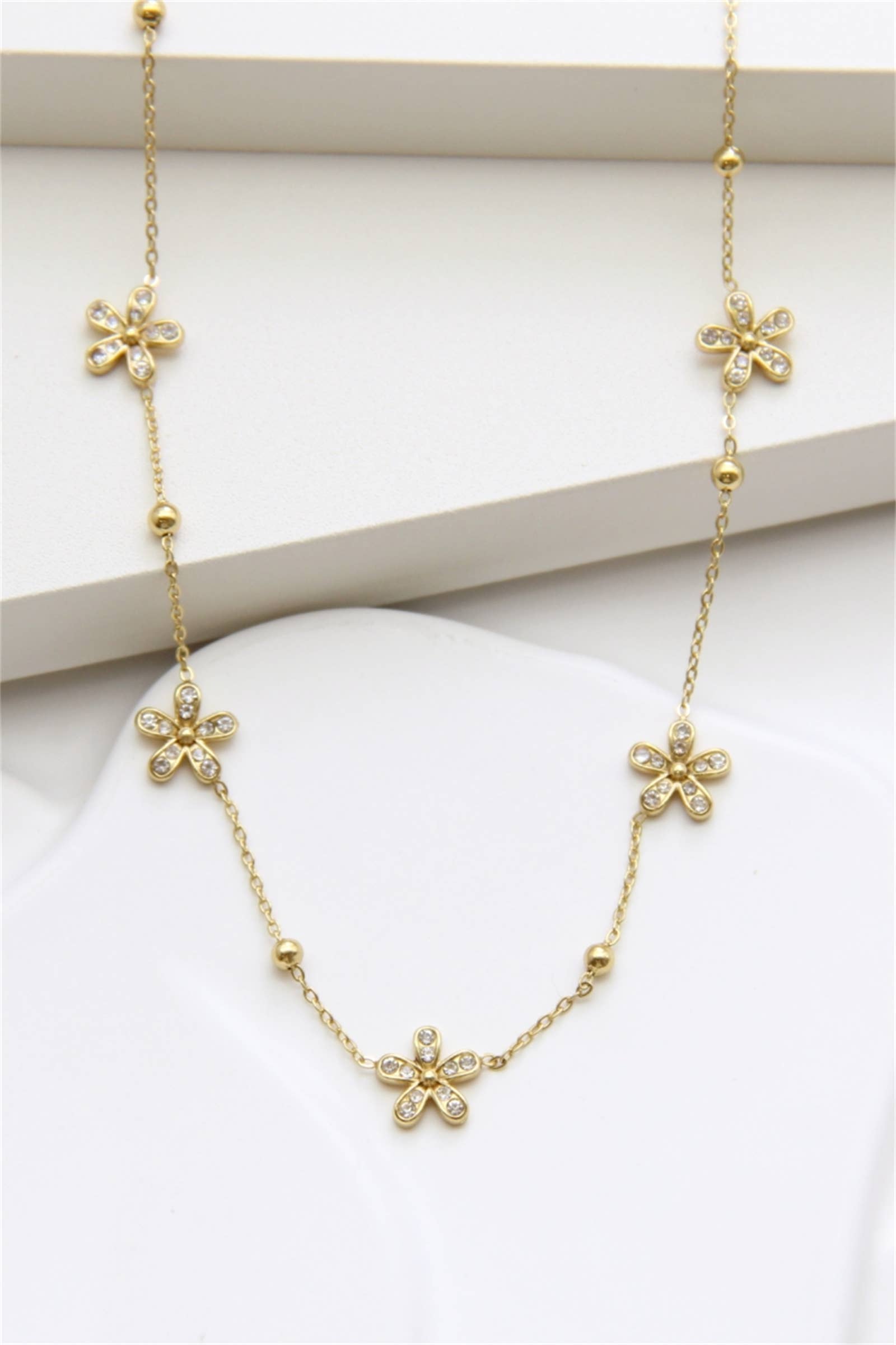 Dore Collier Acier Inoxydable Doré Fleurs Strass, Collier Floral en vente sur Faire1