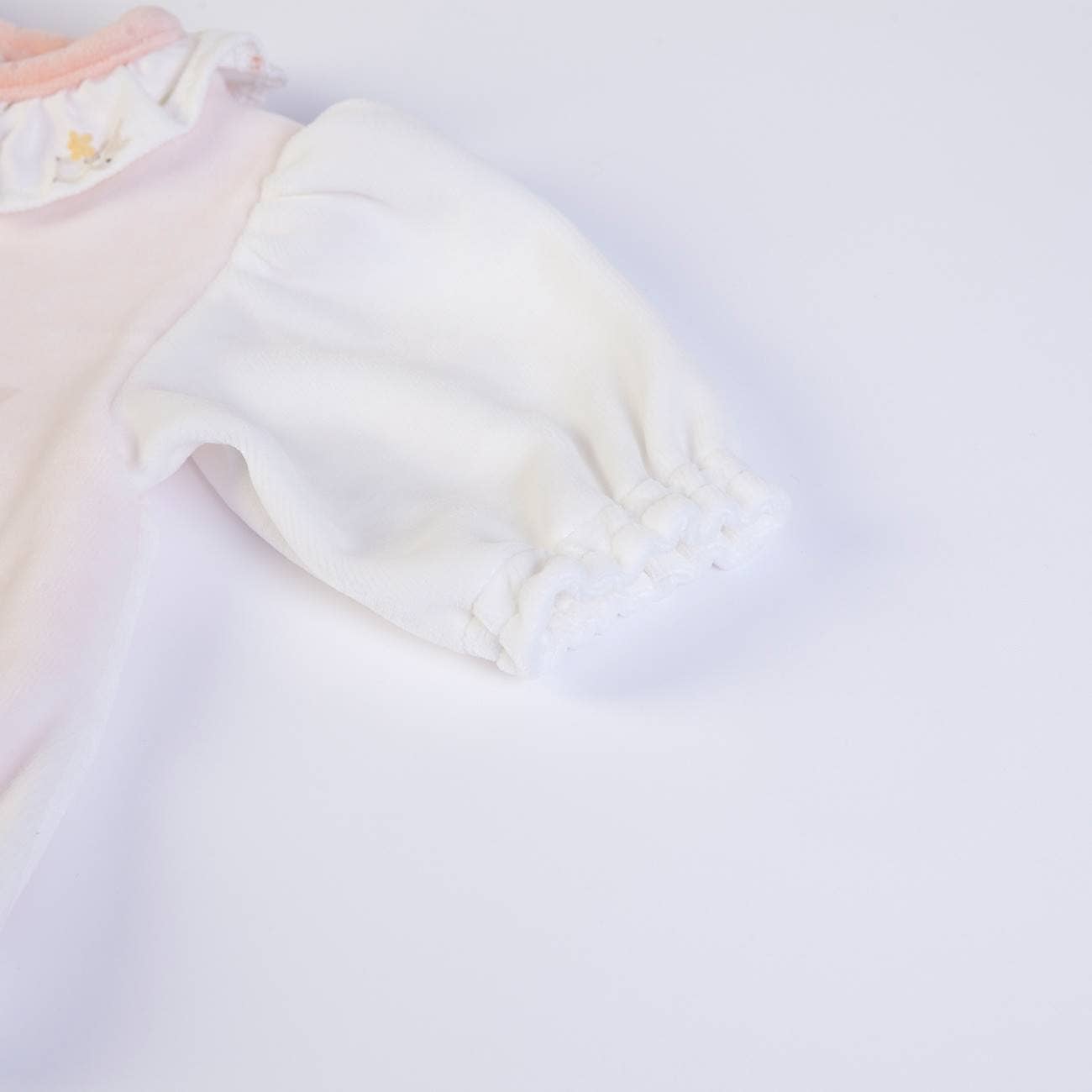 Blanc cassé/saumon 16648 - Grenouillère en velours avec ouverture arrière et col - FS Baby en vente sur Faire4