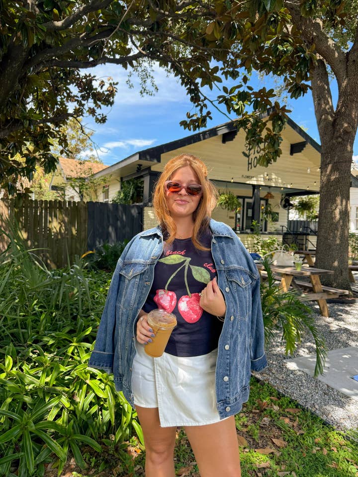 La camiseta Cherry Baby para venta al por mayor de The Beach Club