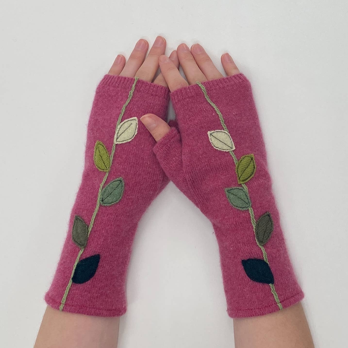 Sardine Clothing Co. - Wholesale Gloves - Women's - Fingerless Cashmere Gloves-Leaves2